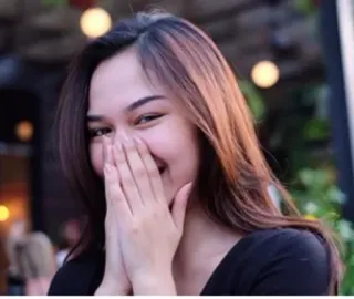 🙈 436cdc3e wanita, potret, tersenyum, gadis, orang telegram sticker