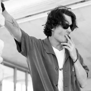 🖤 26d5ee27 Johnny Depp beroemdheid, roken, portret, acteur, zonnebril, sigaret, man telegram sticker