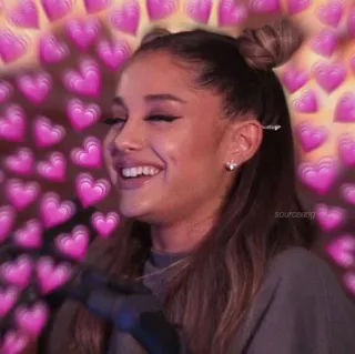 ❤️ 2365e676 Ariana Grande นักร้อง, ป๊อป, คนดัง, หัวใจ, ยิ้ม, ผู้หญิง telegram sticker