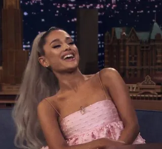 😆 e1679511 Ariana Grande นักร้อง, คนดัง, ผู้หญิง, ป๊อปสตาร์, ยิ้ม, หัวเราะ telegram sticker