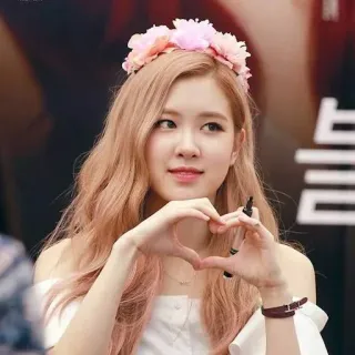 ❤️ e1cb21bd Rose Rose, Kpop, chanteuse, femme, portrait, cœur, couronne de fleurs telegram sticker