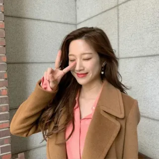 ✌️ 6d8c812c 女性, 人物, 微笑, 和平手势, 肖像, 韩国, 文佳煐 telegram sticker