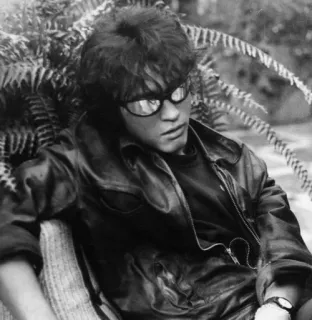 🧢 3cbd1b4d ขาวดำ, ภาพเหมือน, แว่นกันแดด, เสื้อหนัง, ผู้ชาย, คน telegram sticker