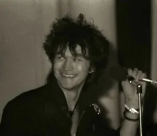 😁 d999ffb8 Viktor Tsoi นักร้อง, รัสเซีย, ร็อค, ตำนาน, ดนตรี telegram sticker