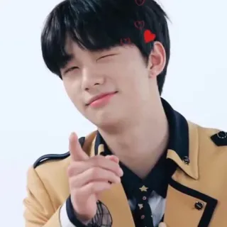😉 128514b3 мужчина, kpop, корейский, сердечки, улыбающийся, азиат, указывающий, школьная форма telegram sticker