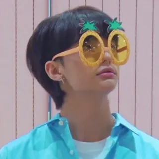 🤓 7116a875 человек, солнцезащитные очки, ананас, портрет, kpop, хёнджин telegram sticker