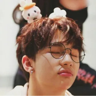 😌 8393f04b человек, круглые очки, серьга, плюшевая игрушка, закрытые глаза telegram sticker