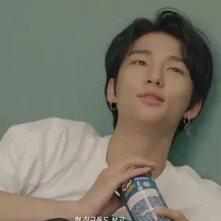 😗 ac04885f 희 친구들도 보고 мужчина, человек, Хёнджин, K-pop, корейский telegram sticker