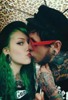 ❤ a25fc964 Gun couple, kissing, tattoo, love, piercings, green hair telegram sticker