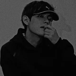 🚬 4cbcf359 ผู้ชาย, เสื้อฮู้ด, ภาพบุคคล, ขาวดำ, ลำลอง, หมวกแก๊ป telegram sticker