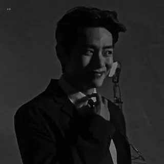 🚬 ffe18519 ผู้ชาย, สูท, ภาพเหมือน, ขาวดำ, เป็นทางการ, ยิ้ม telegram sticker