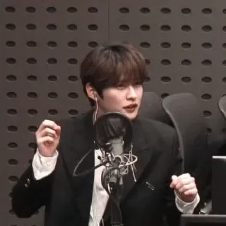 🤨 33b96ace telegram sticker