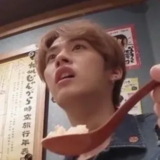 😧 e81d9c03 đồ ăn, người, thìa, cơm, ăn, nhà hàng telegram sticker