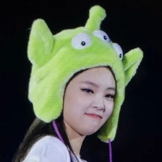 ❤️ 892a5307 persona, mujer, sombrero verde, alien, divertido, retrato telegram sticker