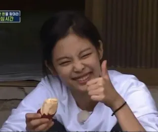 👍 c951a62b Jennie kpop, cantante, pulgar arriba, mujer, sonriendo telegram sticker