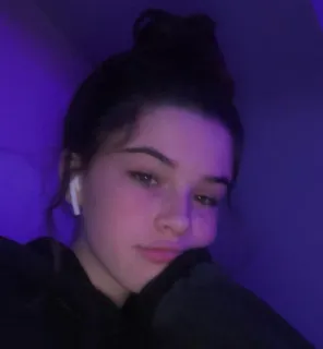 ✨ 85c853f9 portrait, woman, girl, headphones, person, face, selfie telegram sticker