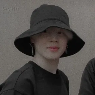 ⚔ 3e1a1ad9 BIG HIT 韩流, 音乐, 名人, 时尚, 肖像, 帽子 telegram sticker