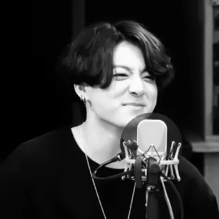 ☺ a8994a96 Jungkook Jungkook, BTS, K-pop, penyanyi, mikrofon telegram sticker