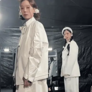 ✉️ cbb5f922 女性, 白い服, ポートレート, 女性 telegram sticker