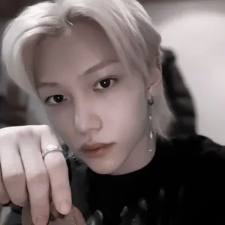 🧹 a17f1436 사람, 남자, 금발 머리, 인물 사진, 얼굴 telegram sticker