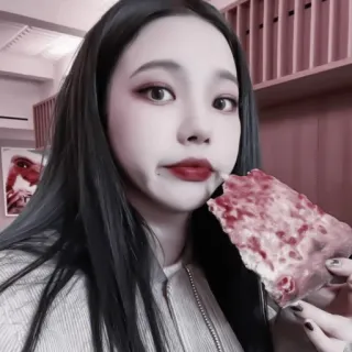 💷 253550f0 Karina Kpop, girl, Karina, pizza, eating, idol telegram sticker