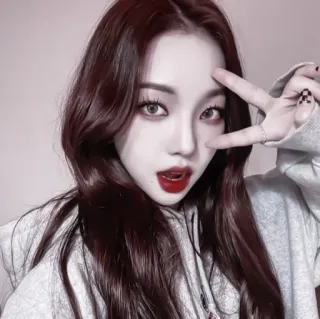 💷 7e11c50c woman, selfie, portrait, girl, beauty, makeup telegram sticker