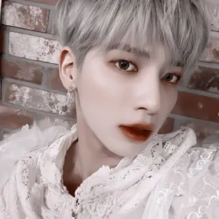 🍣 38618e44 retrato, persona, hombre, masculino, camisa blanca, encaje, pared de ladrillo telegram sticker