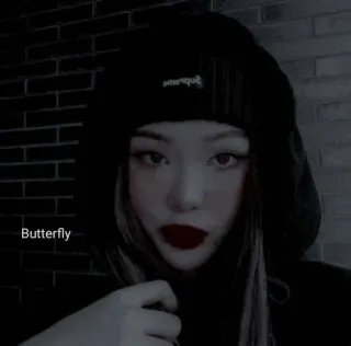 💜 d8374a41 Butterfly wanita, gothic, emo, gelap, lipstik, topi, potret telegram sticker