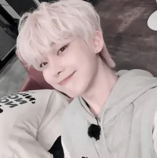 🍆 2caed60c osoba, portret, mężczyzna, casual, moda, styl telegram sticker