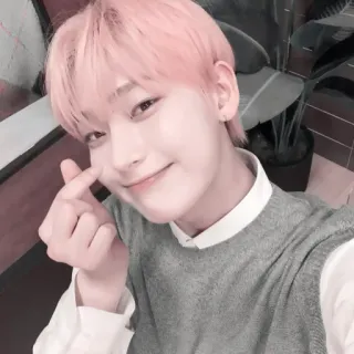 🍆 2f343795 Kpop, Idol, Serce, Serce palcami, Azjatycki telegram sticker