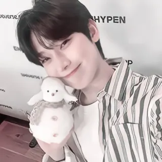 🍆 f8c5e4b7 kpop, idol, bałwan, selfie, uśmiech telegram sticker