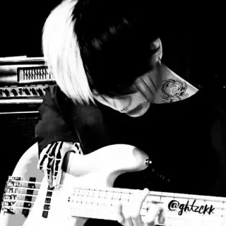 💔 40ec1548 @ghtzckk musisi, bass, gitar, musik, emo, band telegram sticker