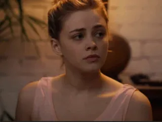 🎥 50078f89 woman, portrait, person, indoor, face, beauty whatsapp sticker