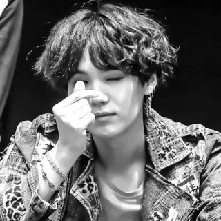 🩹 3ba04ece Suga K-pop, BTS, Suga, Min Yoongi, Coreano, Musicista whatsapp sticker