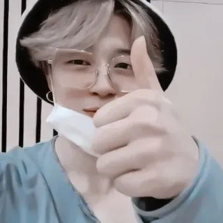 🩹 8374f8f4 persona, pollice in su, pollici in su, uomo, occhiali, cappello whatsapp sticker