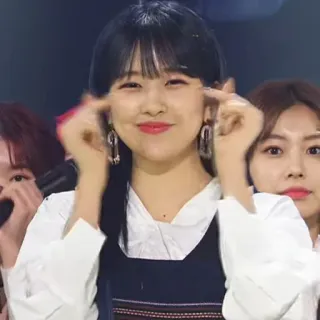 💗 1b120d9e donna, ritratto, sorriso, ragazza, asiatica, carina, K-pop, cuore con le dita telegram sticker