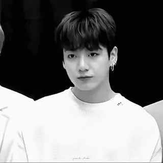 🖤 a14a1d8e peach shake K-pop, cantante, artista, bianco e nero, persona telegram sticker