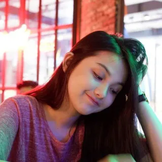 🍄 1680233b 女人, 人, 肖像, 年轻成人, 室内, 微笑 telegram sticker