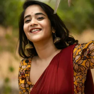 💖 0bfb7f67 femme, indienne, sourire, portrait, sari, vêtement traditionnel telegram sticker