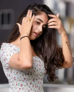 ❤️ 8d087806 femme, portrait, brune, robe, cheveux, mode, belle, jeune telegram sticker