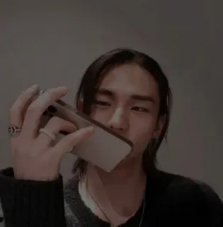 🎲 71ac8557 Mann, Selfie, Person, Porträt, Handy, Kpop, Asiatisch telegram sticker