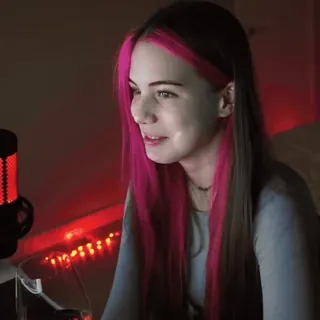 🌸 7533f98c donna, capelli rosa, ragazza, microfono, gamer, ritratto telegram sticker