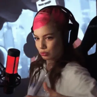 🌸 94a1da45 donna, capelli rosa, cuffie, microfono, streaming, gamer telegram sticker