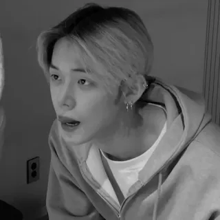 ✨ 901d1fab บุคคล, ผู้ชาย, ภาพเหมือน, เสื้อมีฮู้ด, สีหน้า, ใบหน้า, หนุ่ม telegram sticker