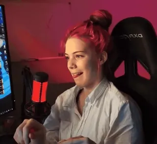 ✌ 9911dc38 ผู้หญิง, เกมเมอร์, ผู้หญิง, สตรีมเมอร์, ผมสีชมพู, คอมพิวเตอร์, เก้าอี้ telegram sticker