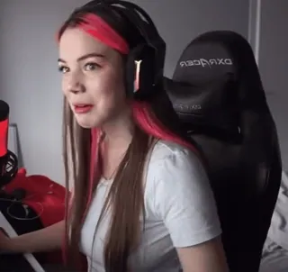 🤭 f5e3ed45 telegram sticker