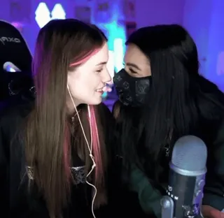 💋 32ff7b68 telegram sticker