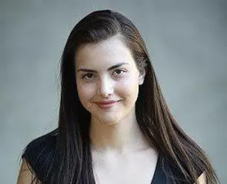 🙂 42bbb471 ผู้หญิง, ผมสีน้ำตาลเข้ม, ภาพเหมือน, ยิ้ม, คน telegram sticker