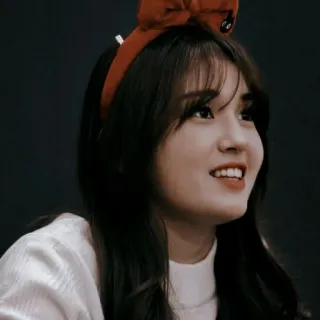 🐜 bbb0a7d2 femme, sourire, bandeau, portrait telegram sticker