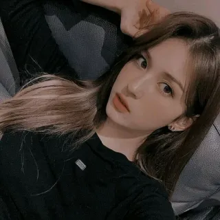 🐜 d0477485 femme, fille, personne, selfie, portrait, féminin, visage telegram sticker